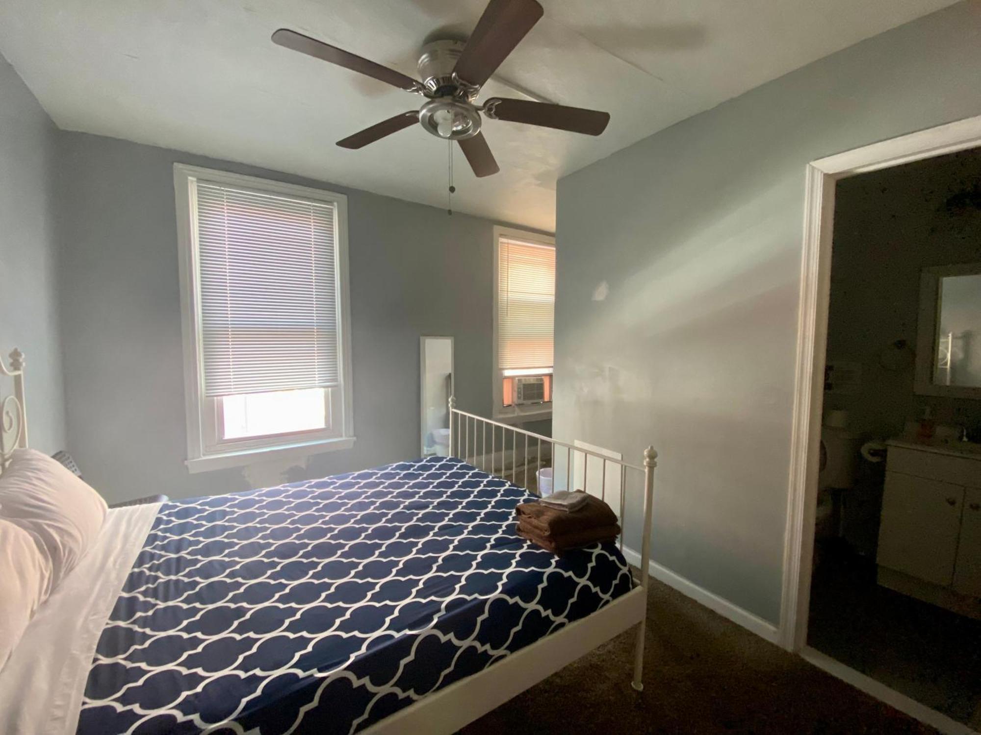 Clover 2900 - Apartment And Rooms With Private Bathroom Near Washington Ave South Philly Філадельфія Номер фото